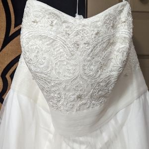 Davids Bridal wedding dress